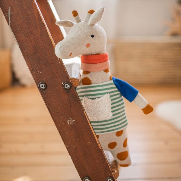 Kuscheltier Giraffe aus Strickstoff