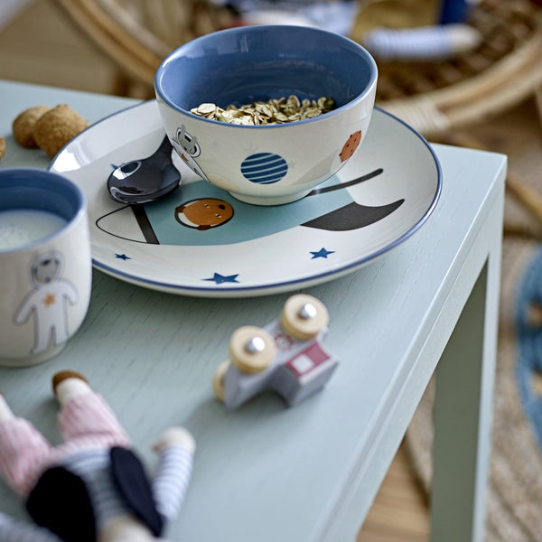 Tisch mit Spielzeug für Kinder von Saga Copenhagen