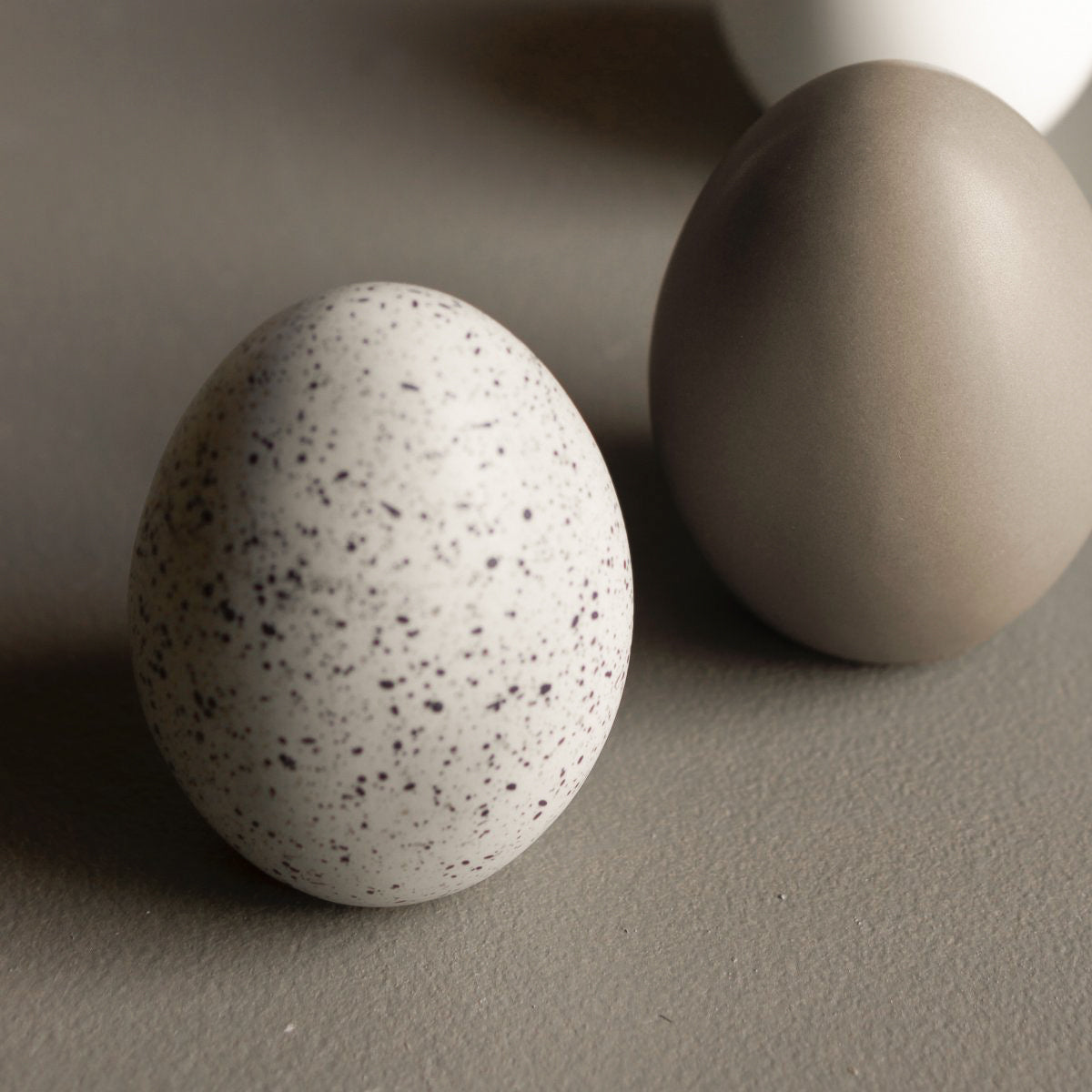Standing Egg Osterdekoration - mole dot