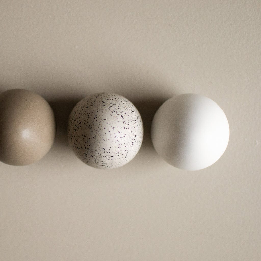 Standing Egg Osterdekoration - mole dot
