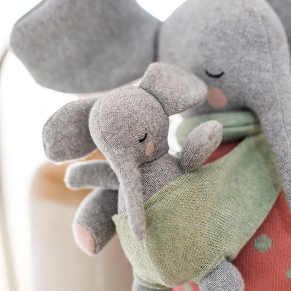 Kuscheltier Elefantenmama mit Baby aus Strickstoff