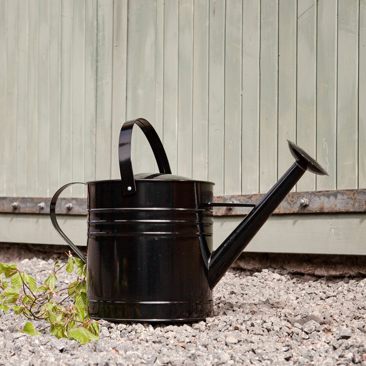 Gießkanne Forsberga von Storefactory aus Metall für Garten und Outdoor in schwarz