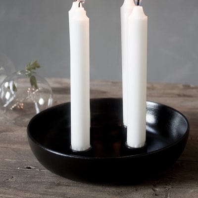 Kerzenschale für 4 Kerzen in schwarz von der Marke Storefactory. Ideal als Adventskranz für Weihnachten