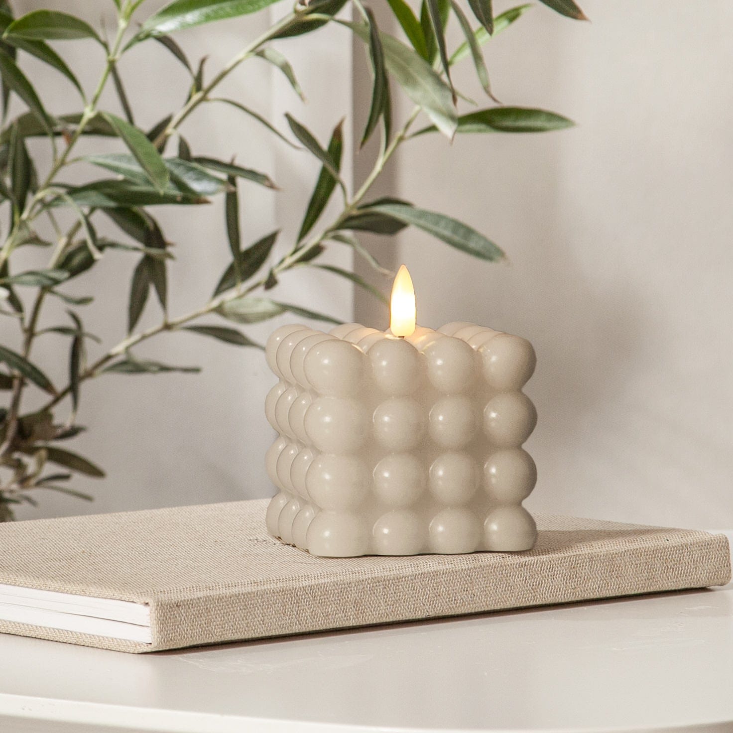 Bubble Kerze LED in beige von mkono