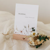 Muttertag Geschenkset mit Grußkarte, Kartenständer und Trockenblumenstrauß in einer Glasvase