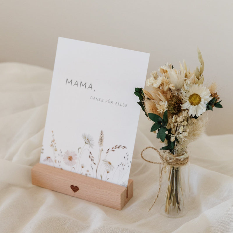 Muttertag Geschenkset mit Grußkarte, Kartenständer und Trockenblumenstrauß in einer Glasvase