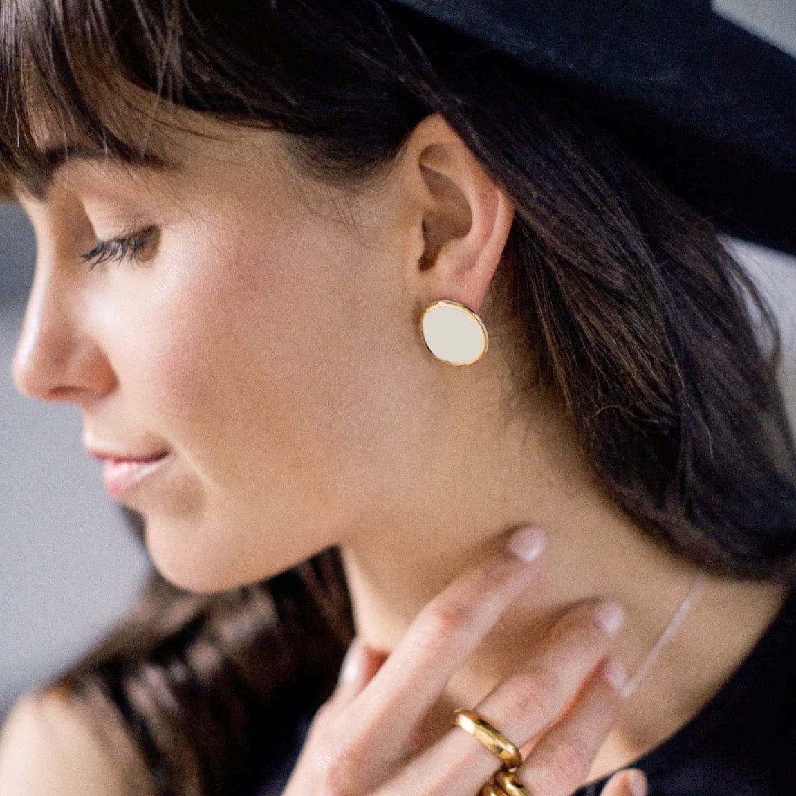 Ohrringe Ronda aus Porzellan Weiß Gold Nina Bosch Südafrika Handgemacht